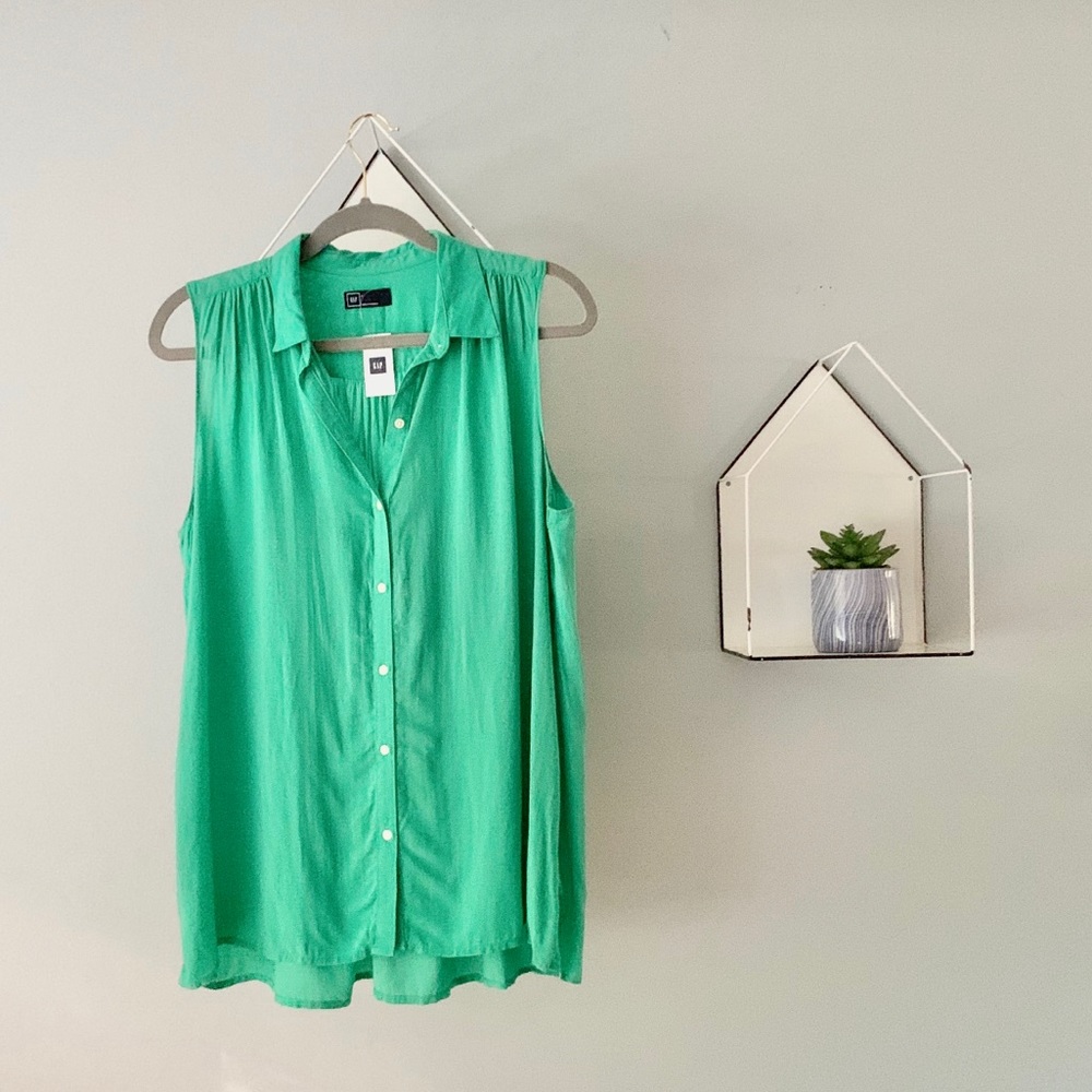 NWT GAP Sleeveless Button-Down Green Top